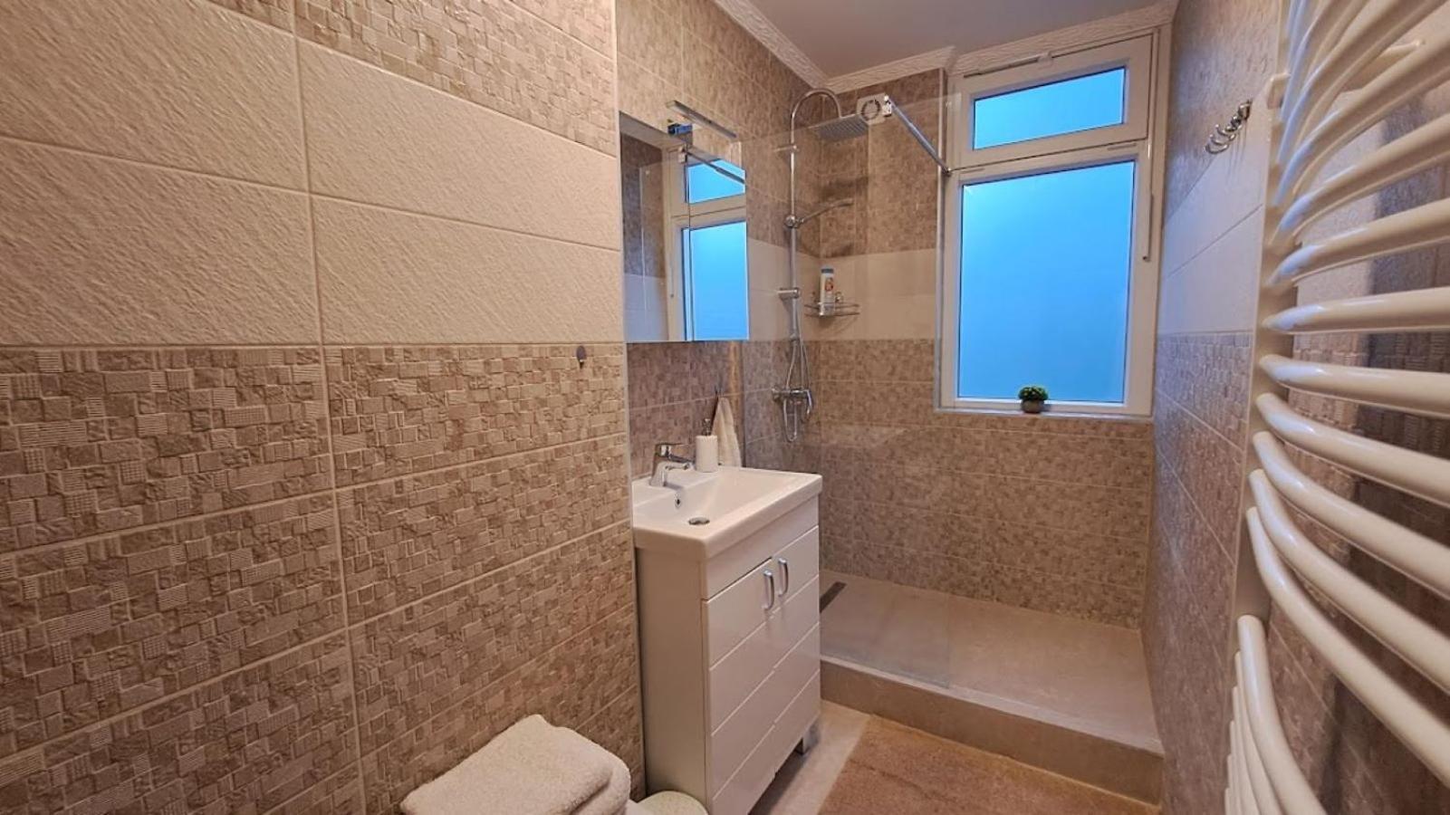 Szilfak City Apartman Hajdúszoboszló Eksteriør billede
