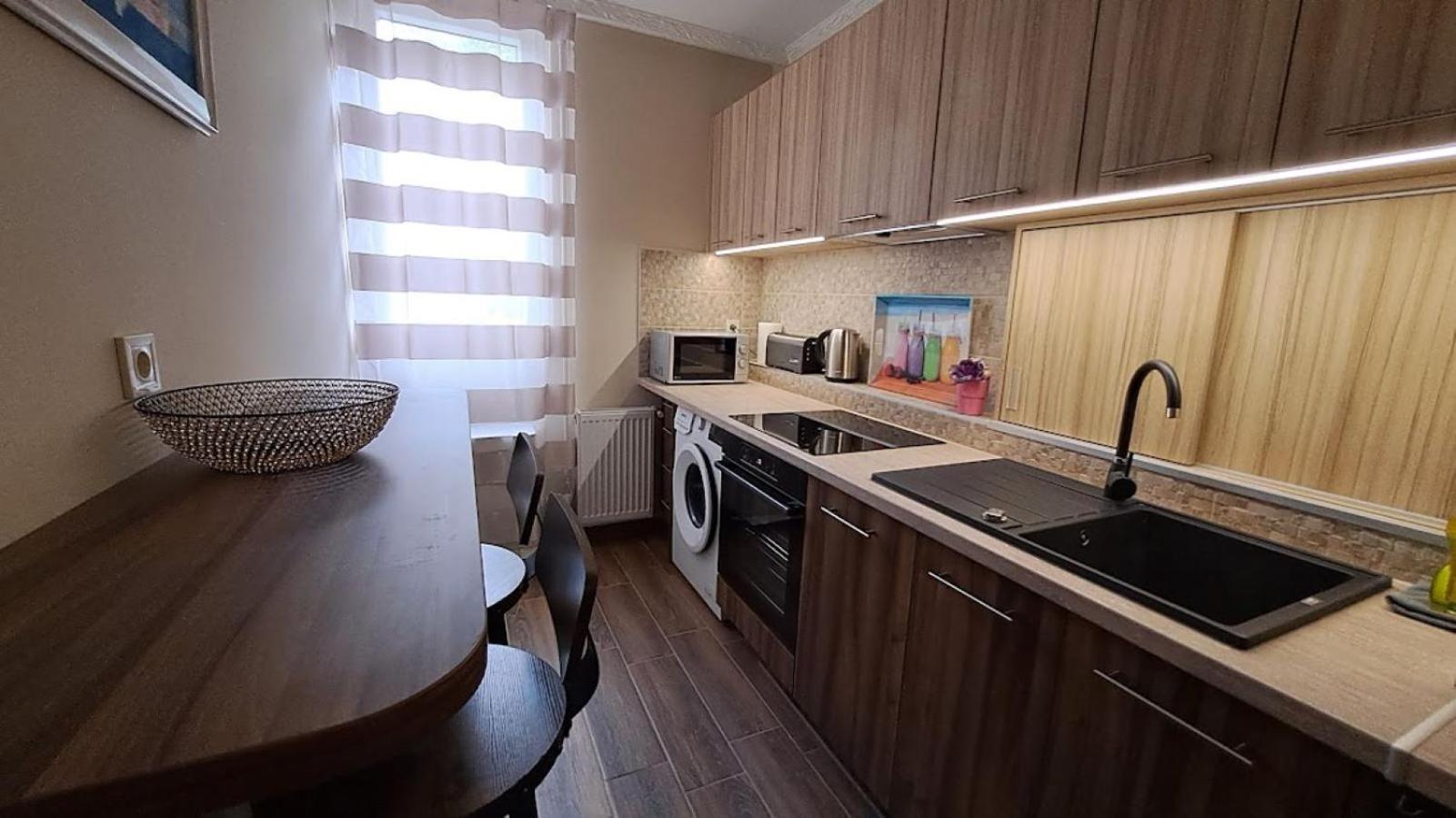 Szilfak City Apartman Hajdúszoboszló Eksteriør billede